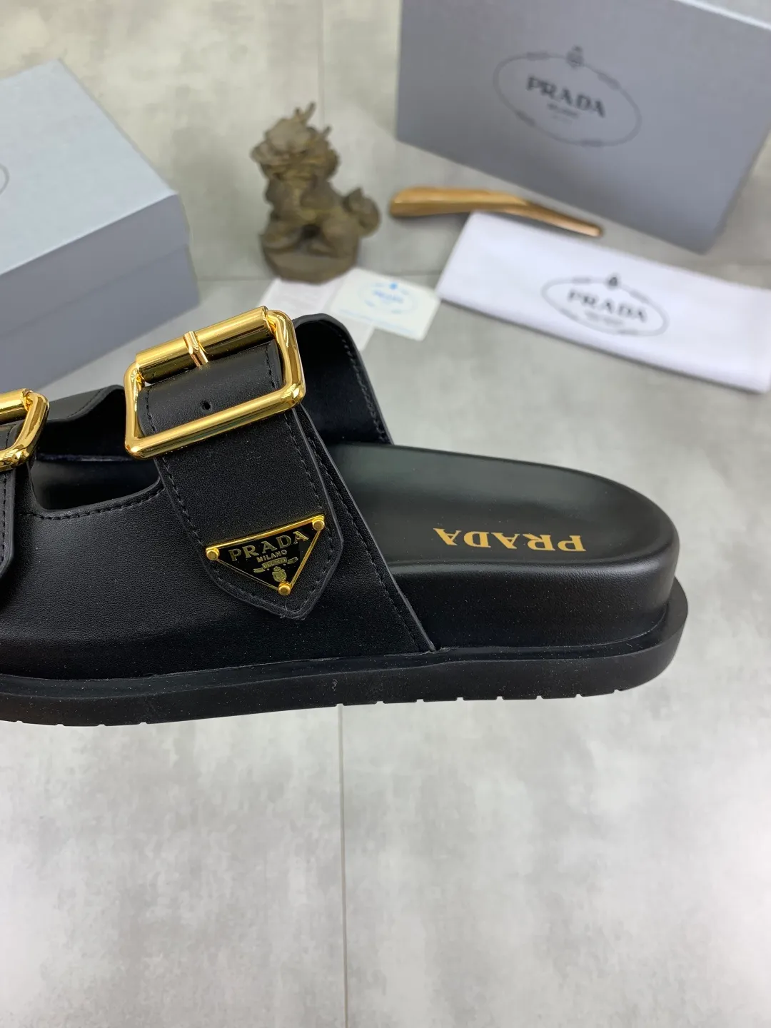 Men's shoes 💰P340💰【New style】🎁🎁🎁 PRADA Prada's new casual slippers, original official website, perfect workmanship, transmitting a kind of noble luxury, sublimating its definition of luxury in Prada's high-end extraordinary craftsmanship. Original combination outsole, code number: 38-44 (45 customized) Multiple colors 🉑️ to choose from